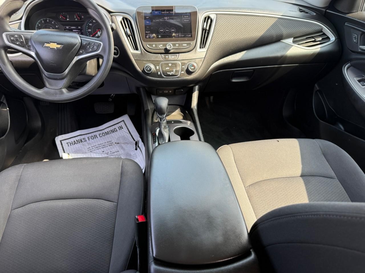 Chevrolet Malibu Vehicle Full-screen Gallery Image 11