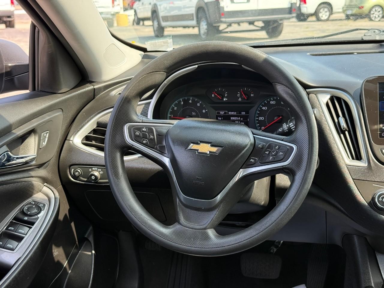 Chevrolet Malibu Vehicle Full-screen Gallery Image 12