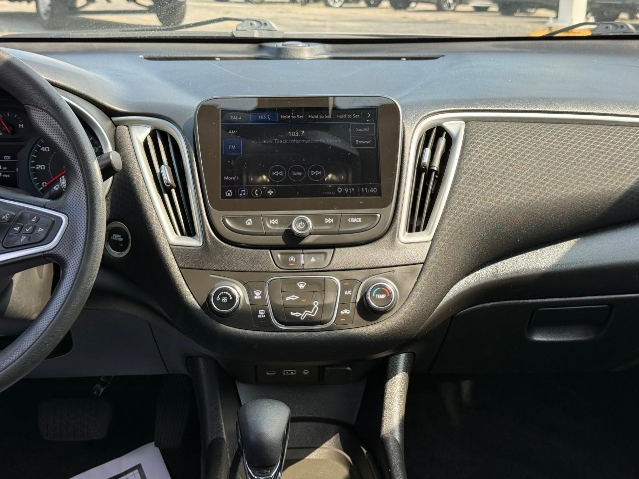 Chevrolet Malibu Vehicle Full-screen Gallery Image 13