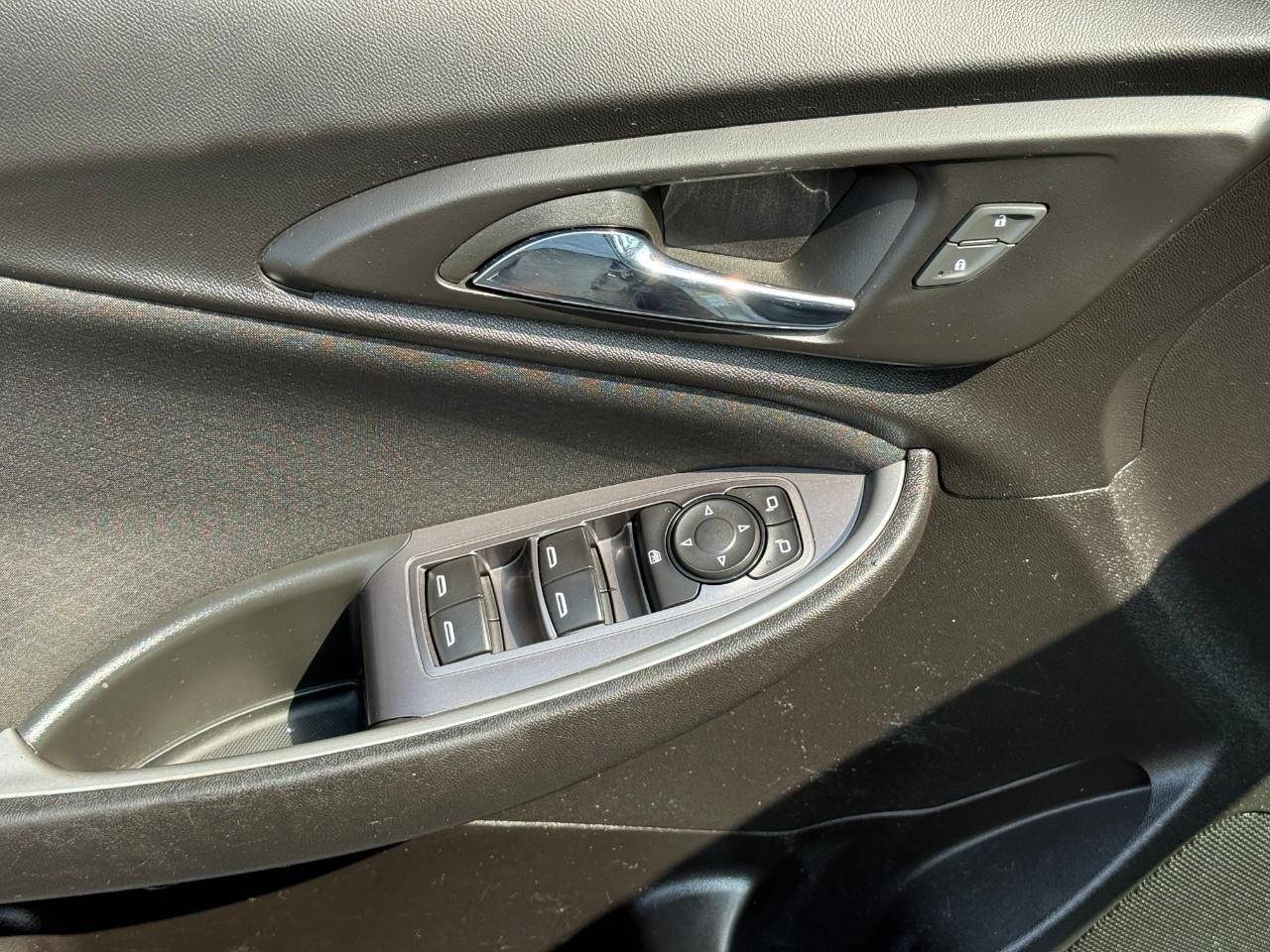 Chevrolet Malibu Vehicle Full-screen Gallery Image 15