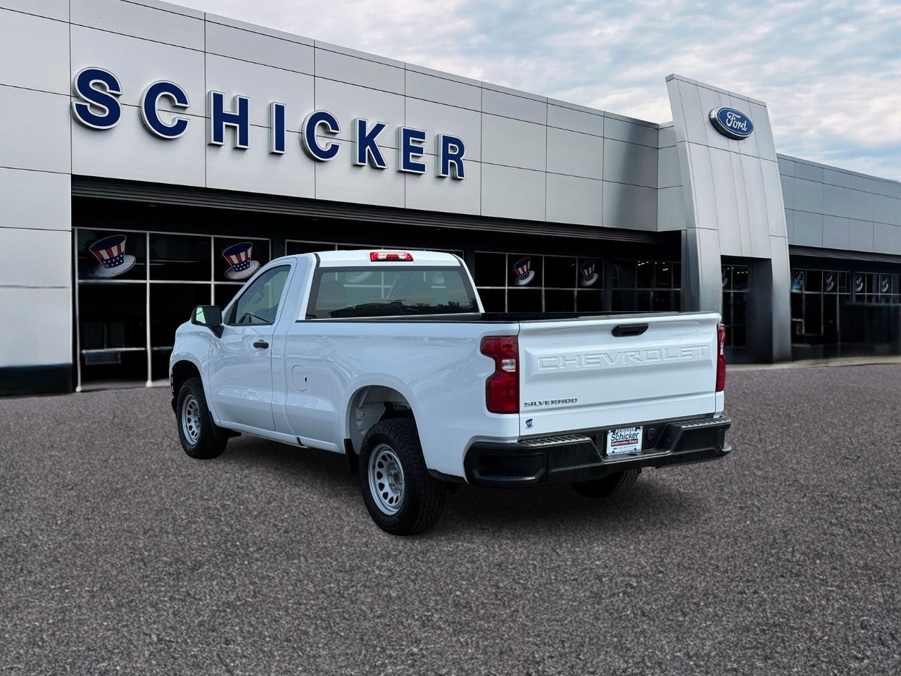 Chevrolet Silverado 1500 Vehicle Full-screen Gallery Image 03