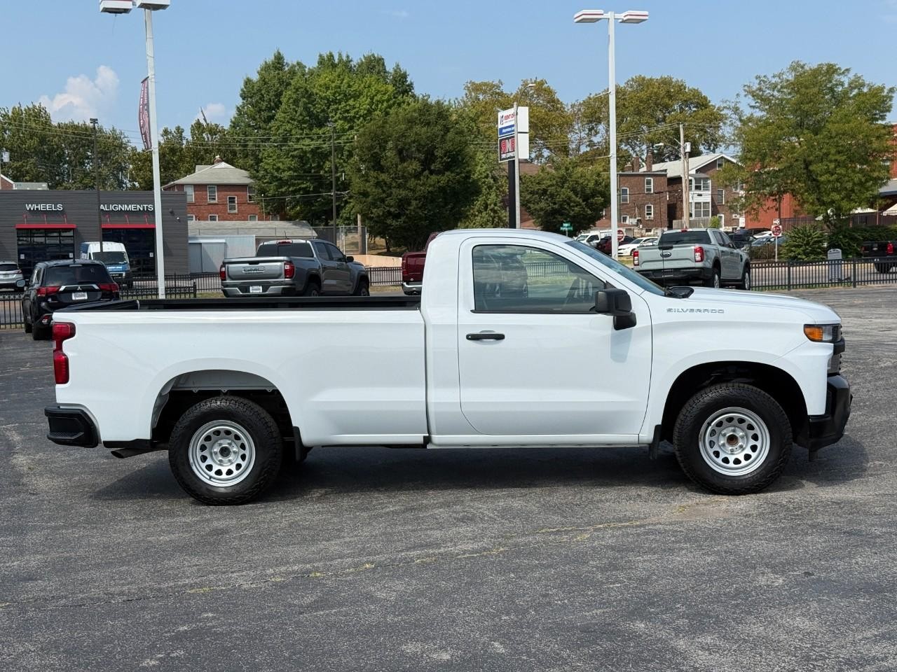 Chevrolet Silverado 1500 Vehicle Full-screen Gallery Image 05