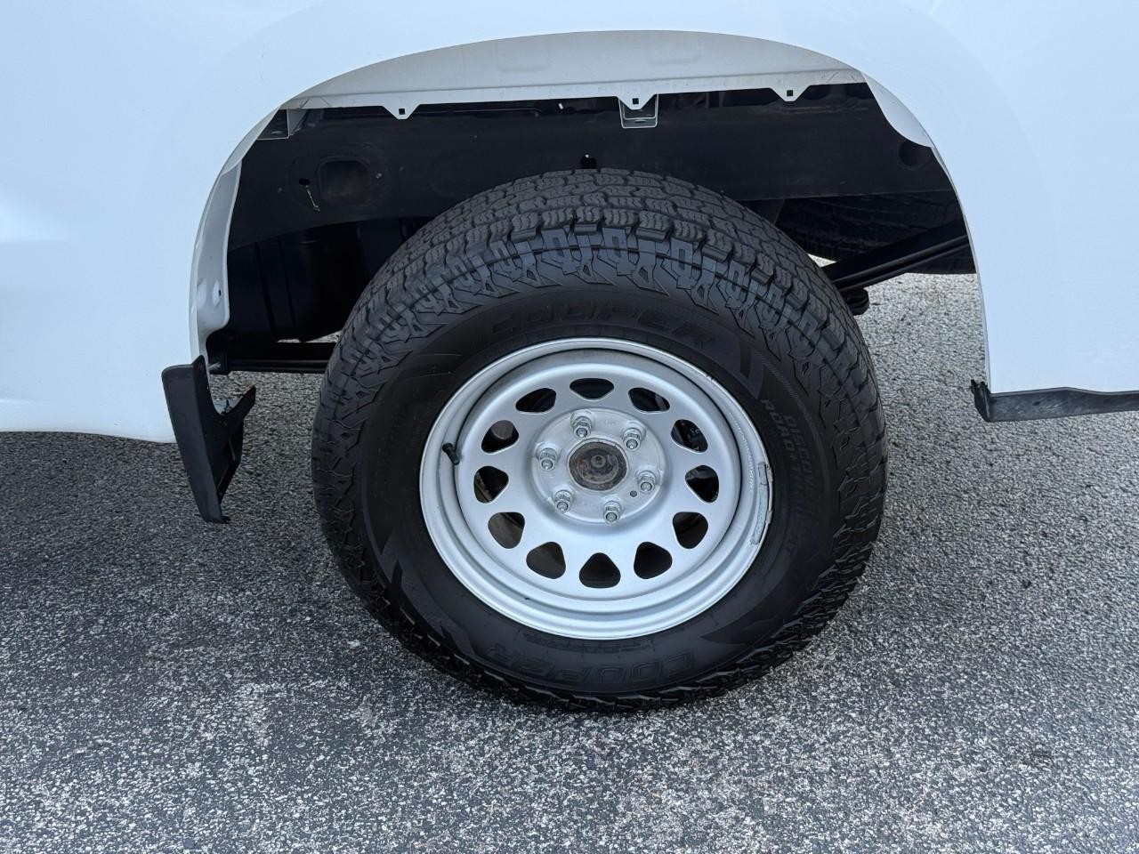 Chevrolet Silverado 1500 Vehicle Full-screen Gallery Image 06