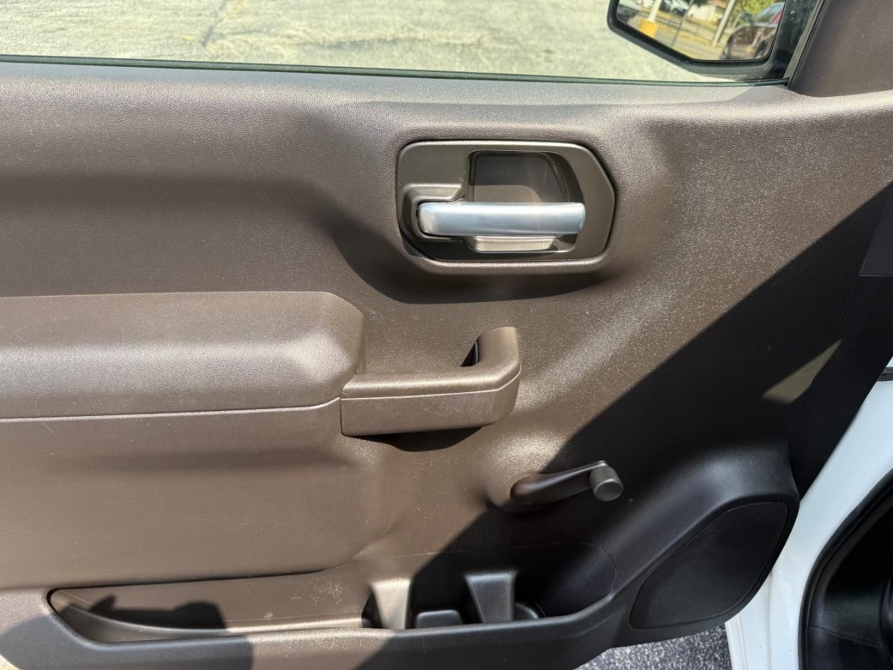 Chevrolet Silverado 1500 Vehicle Full-screen Gallery Image 10