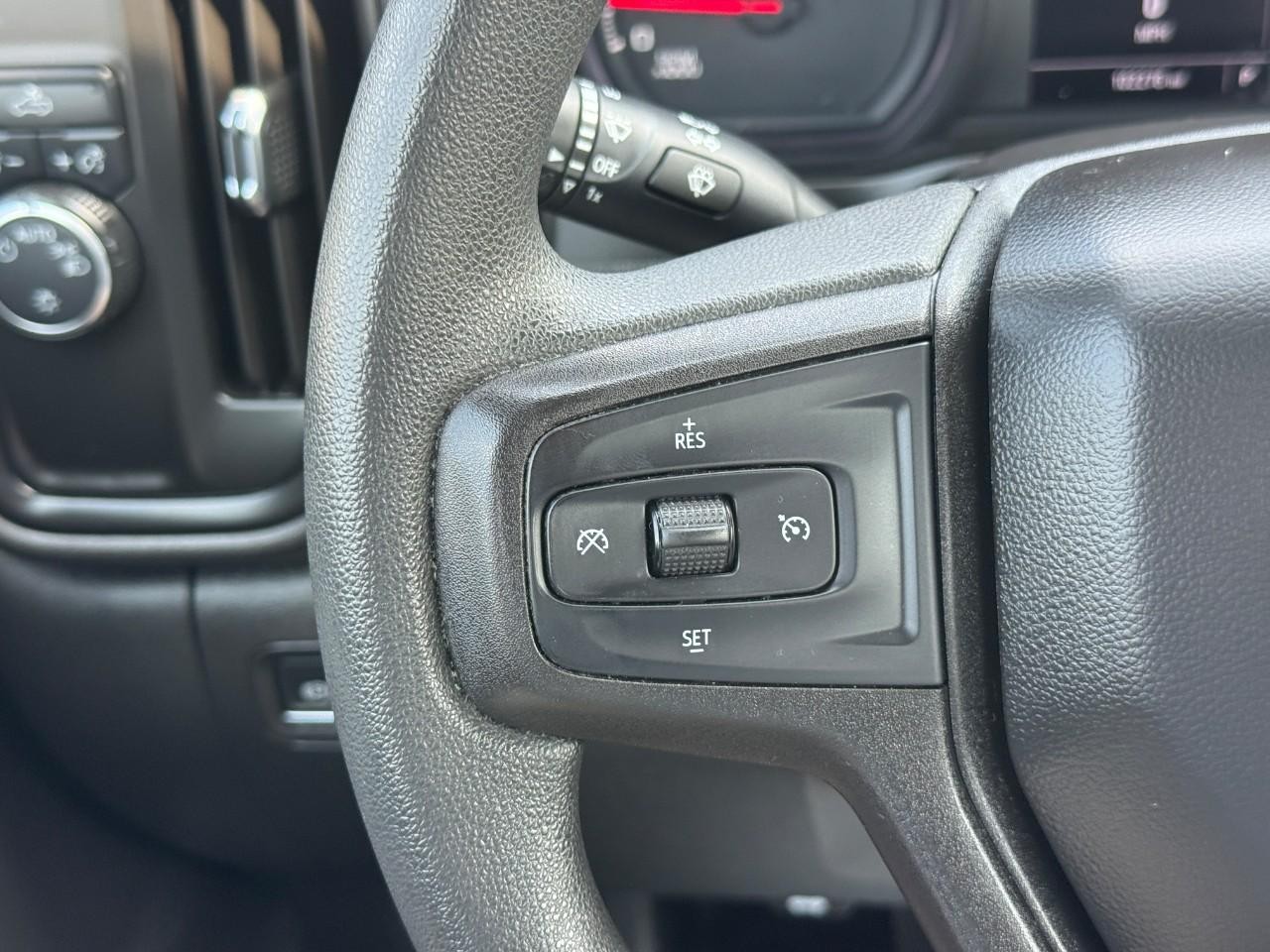 Chevrolet Silverado 1500 Vehicle Full-screen Gallery Image 12