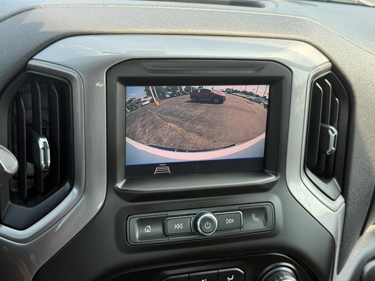 Chevrolet Silverado 1500 Vehicle Full-screen Gallery Image 14