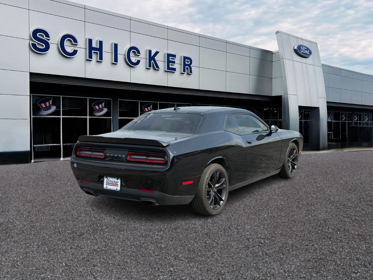 Dodge Challenger Vehicle Full-screen Gallery Image 02