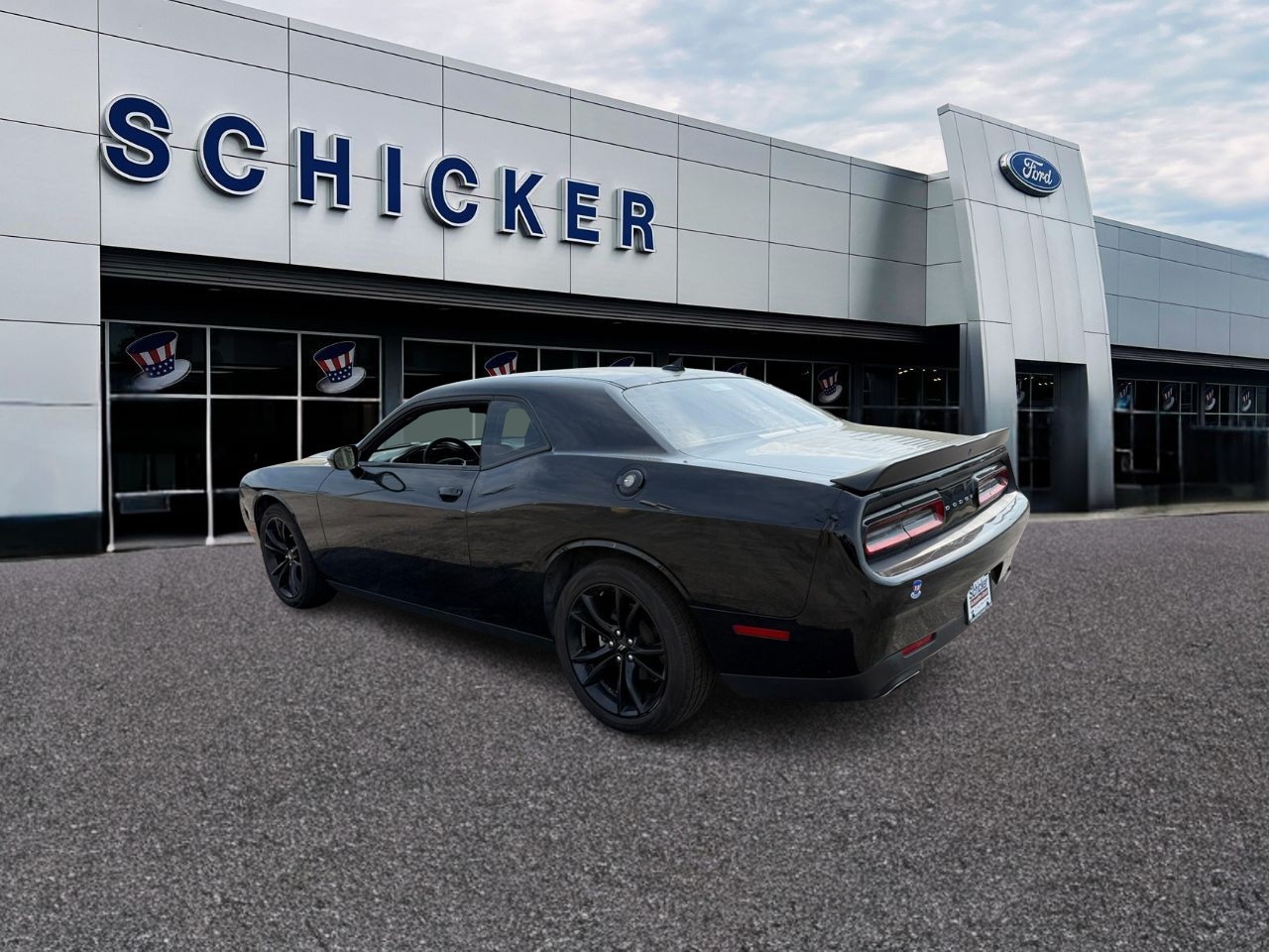 Dodge Challenger Vehicle Full-screen Gallery Image 03