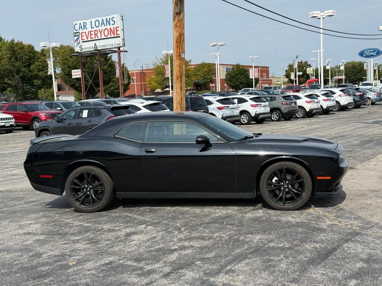 Dodge Challenger Vehicle Full-screen Gallery Image 05