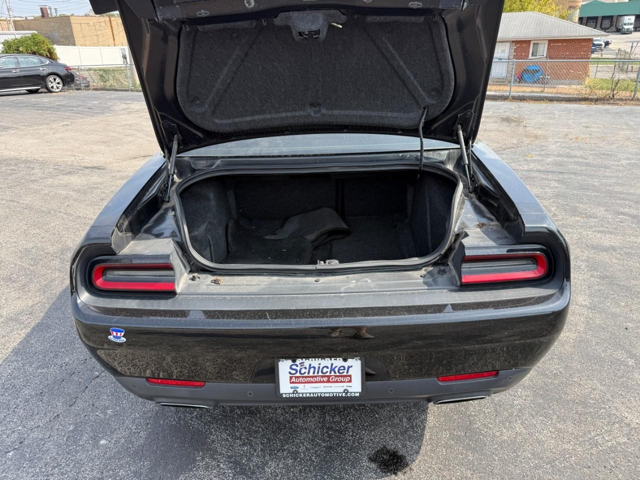 Dodge Challenger Vehicle Full-screen Gallery Image 07