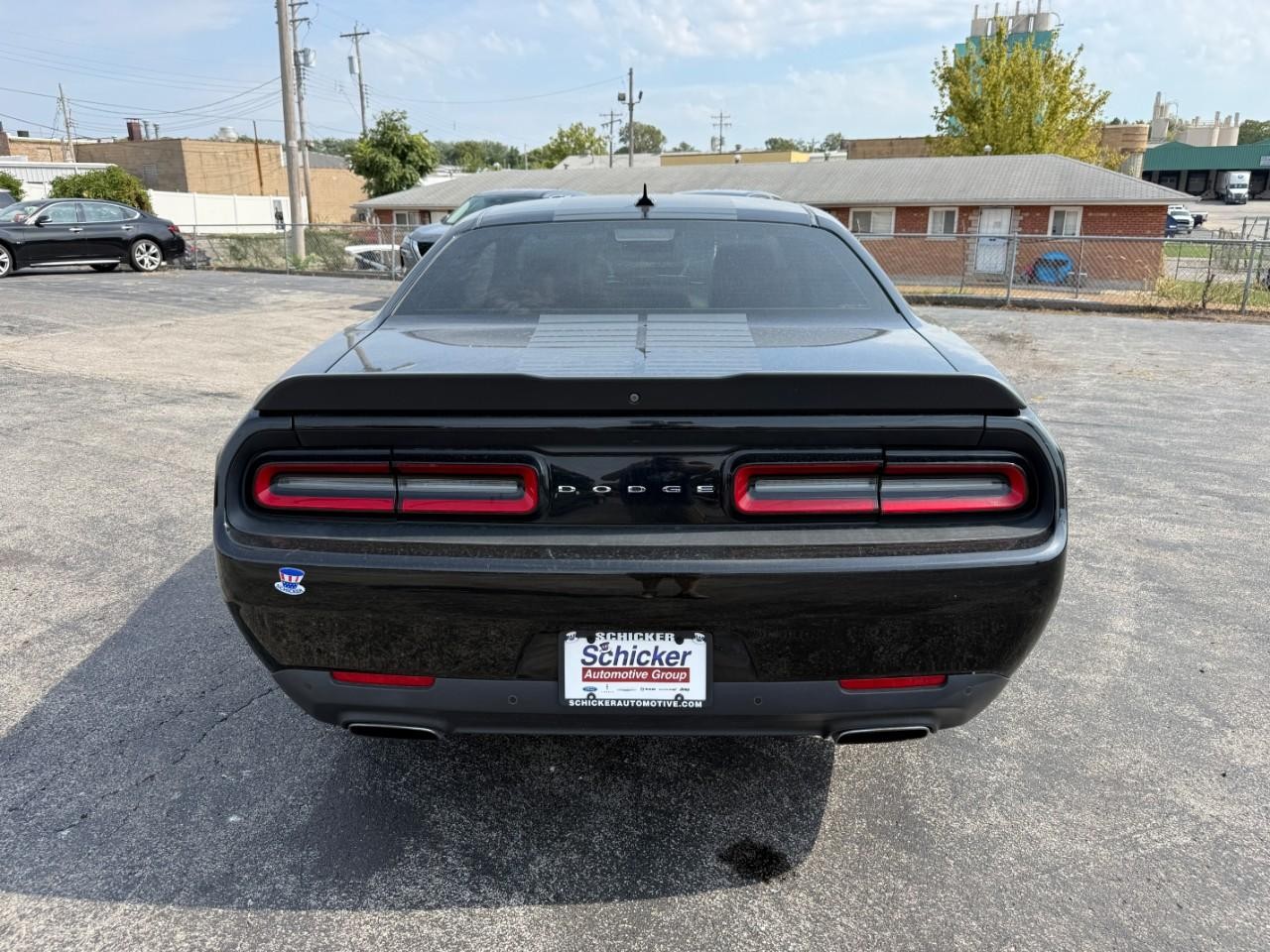 Dodge Challenger Vehicle Full-screen Gallery Image 08