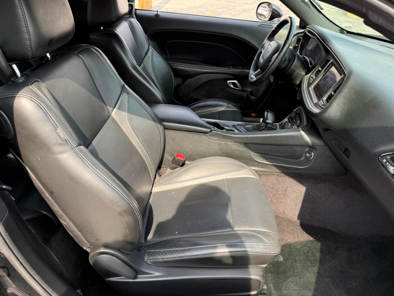 Dodge Challenger Vehicle Full-screen Gallery Image 09