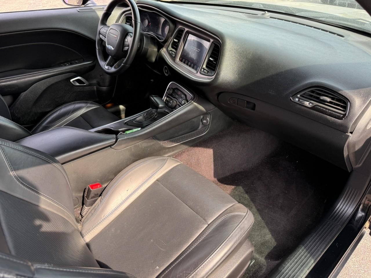 Dodge Challenger Vehicle Full-screen Gallery Image 10