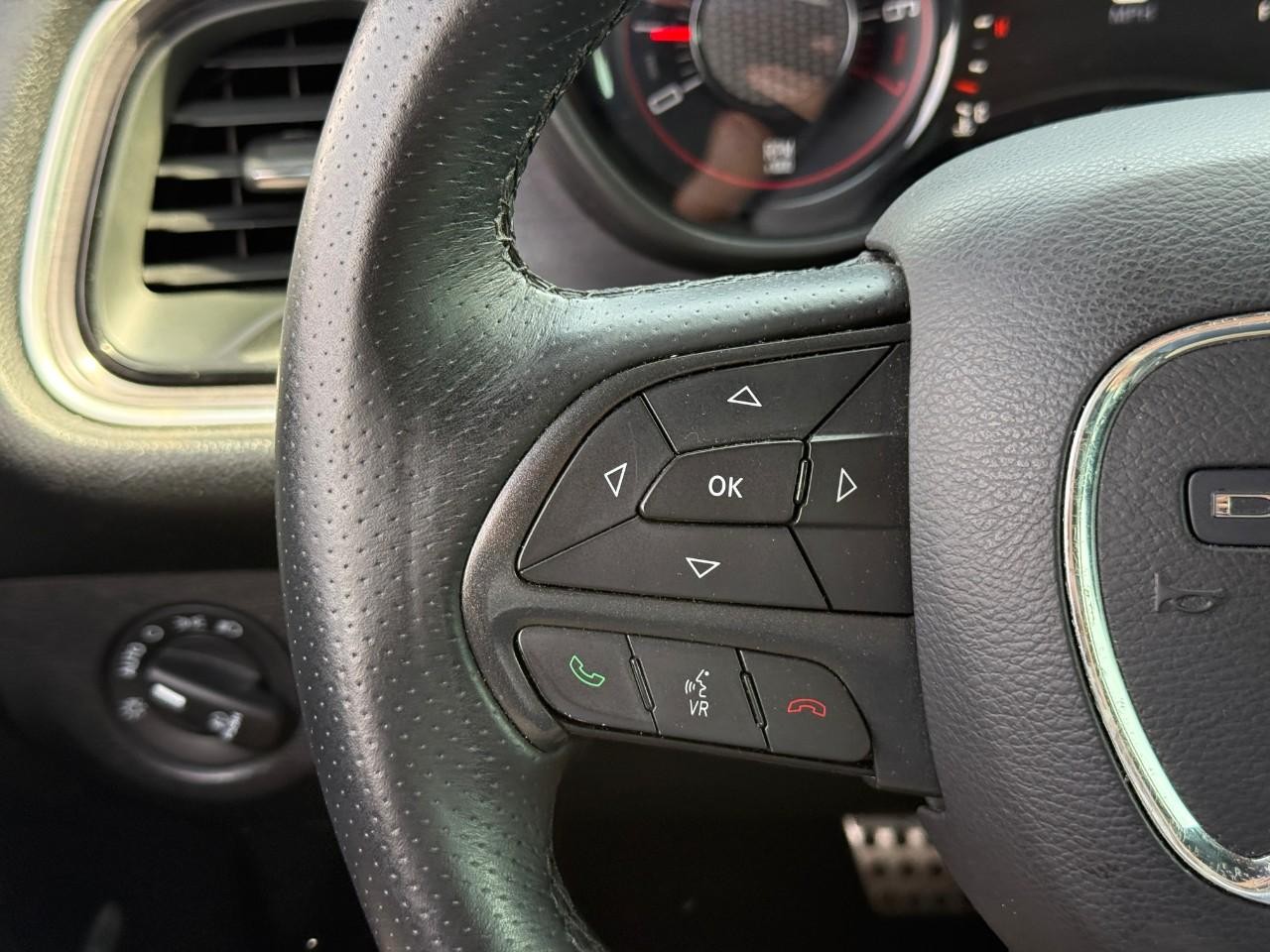 Dodge Challenger Vehicle Full-screen Gallery Image 14