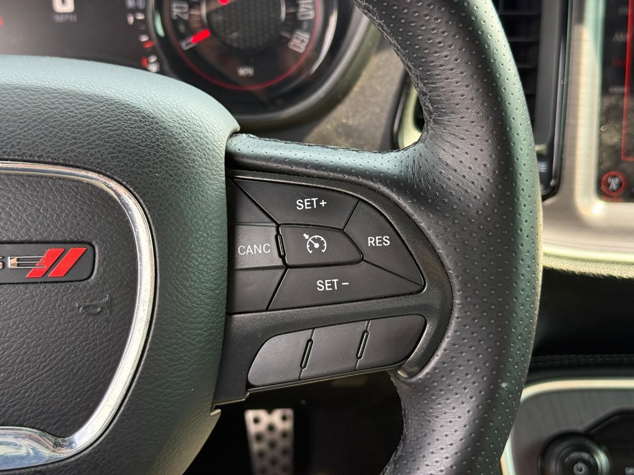 Dodge Challenger Vehicle Full-screen Gallery Image 15