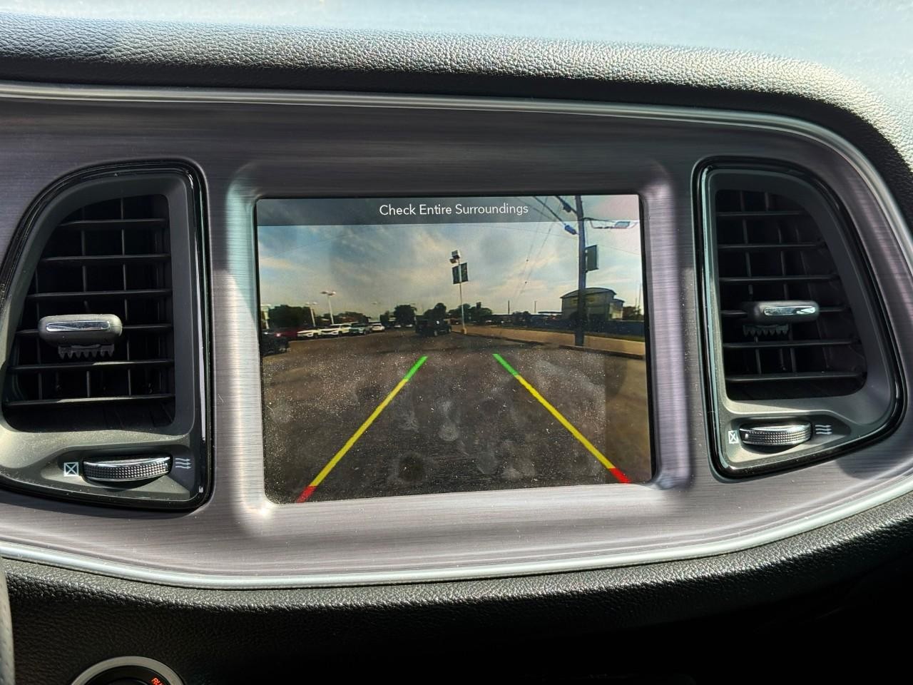 Dodge Challenger Vehicle Full-screen Gallery Image 18