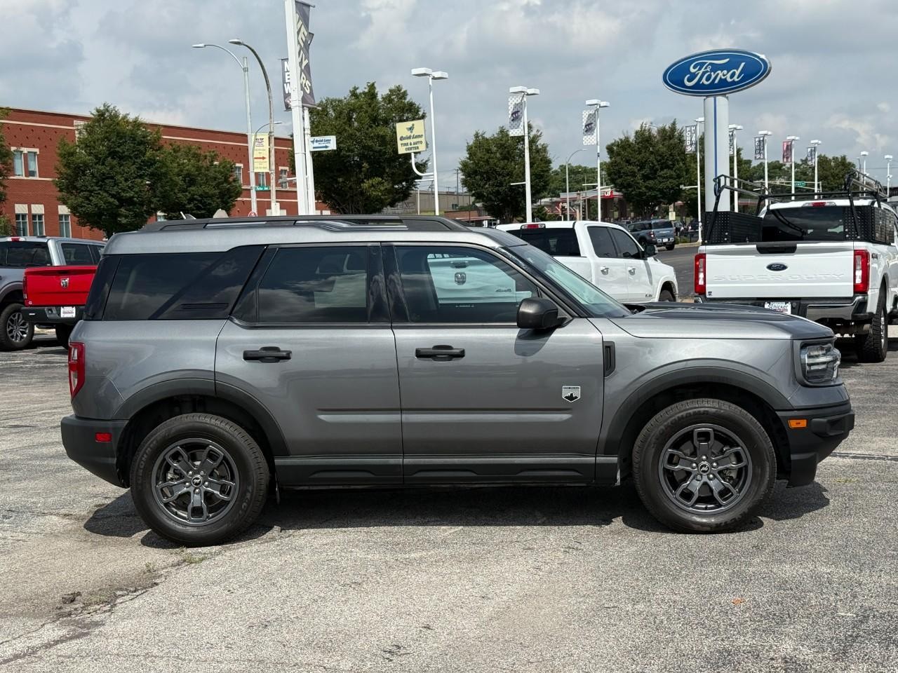 Ford Bronco Sport Vehicle Full-screen Gallery Image 05