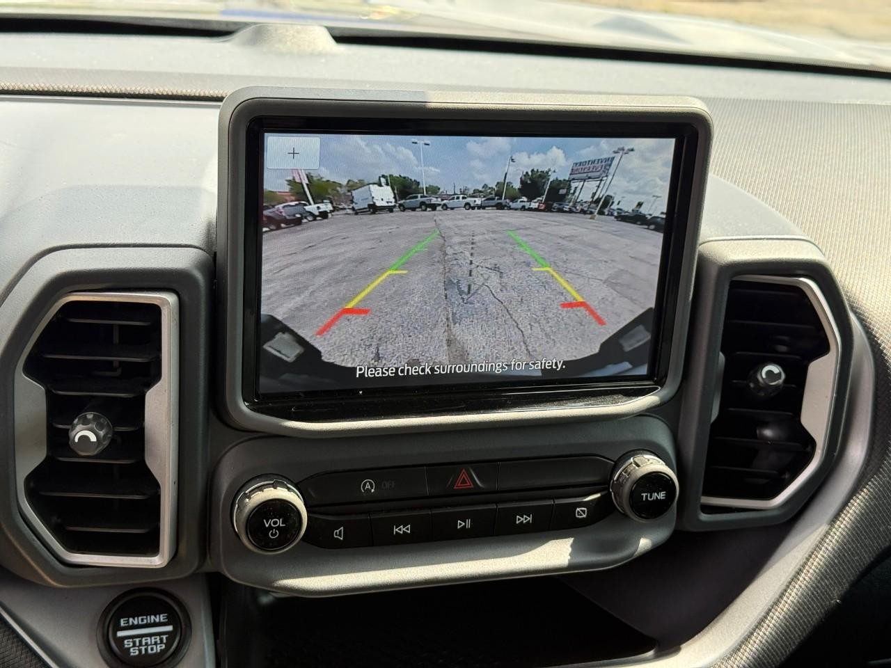 Ford Bronco Sport Vehicle Full-screen Gallery Image 24