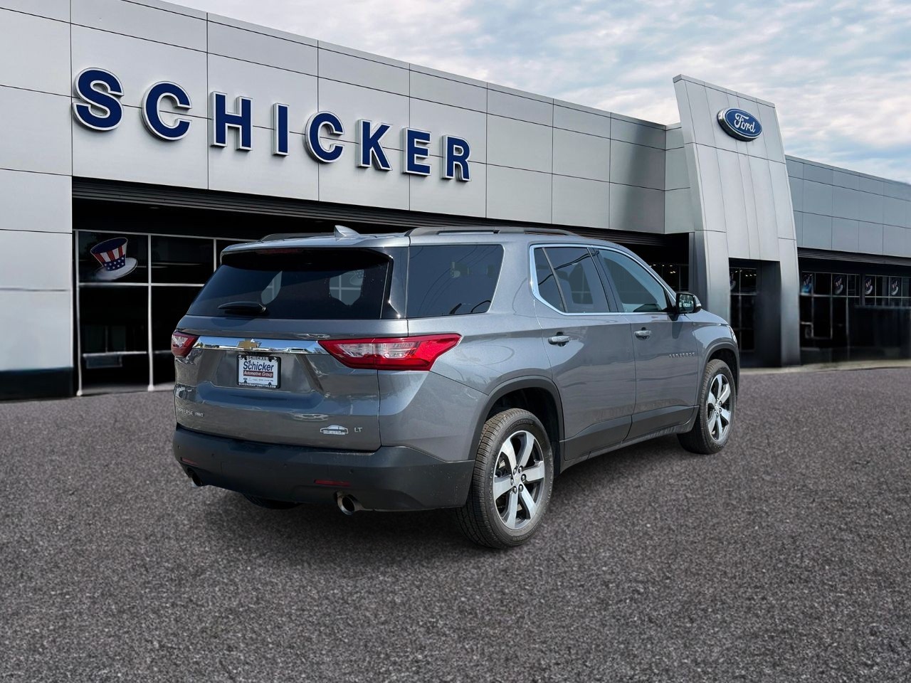 Chevrolet Traverse Vehicle Full-screen Gallery Image 02