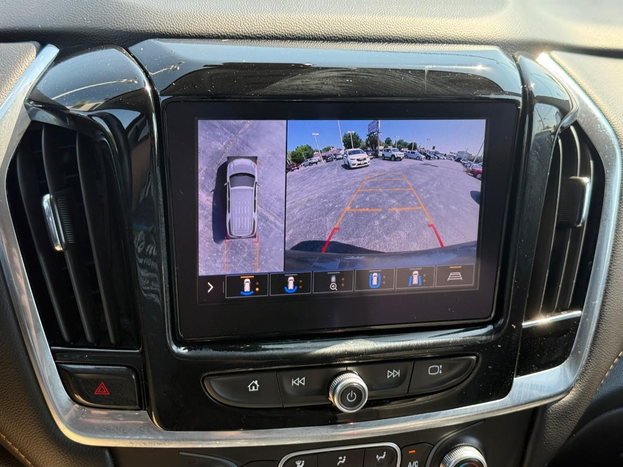 Chevrolet Traverse Vehicle Full-screen Gallery Image 24
