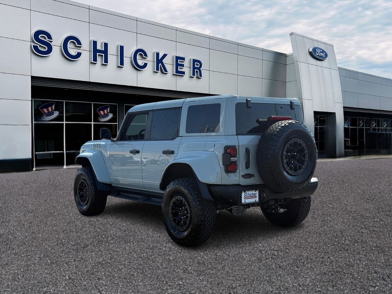 Ford Bronco Vehicle Full-screen Gallery Image 03