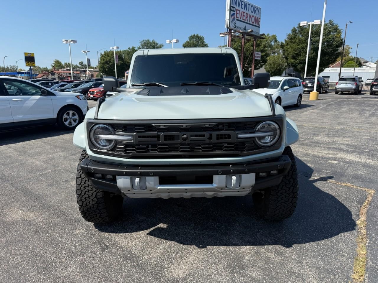 Ford Bronco Vehicle Full-screen Gallery Image 09