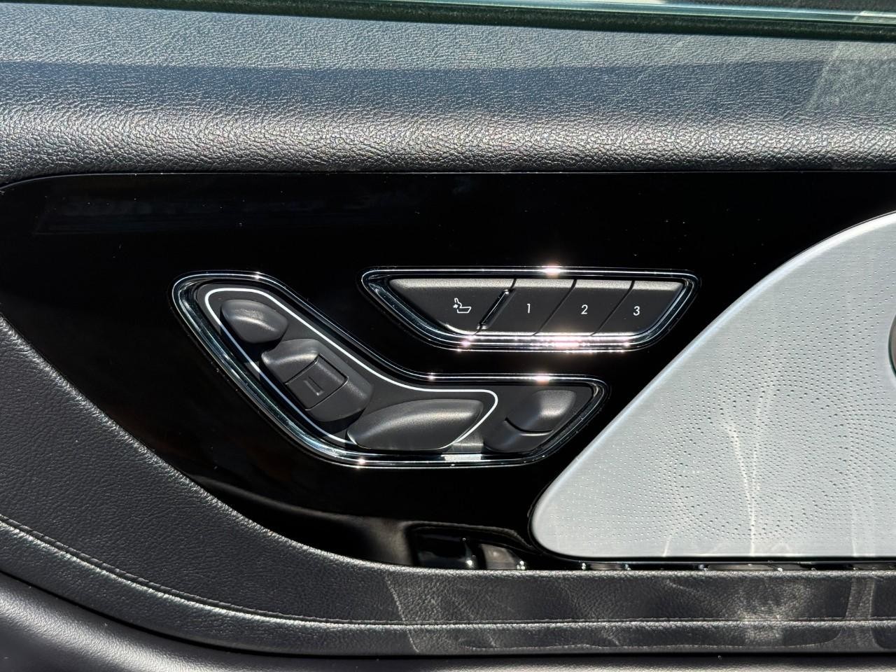 Lincoln Aviator Vehicle Full-screen Gallery Image 16