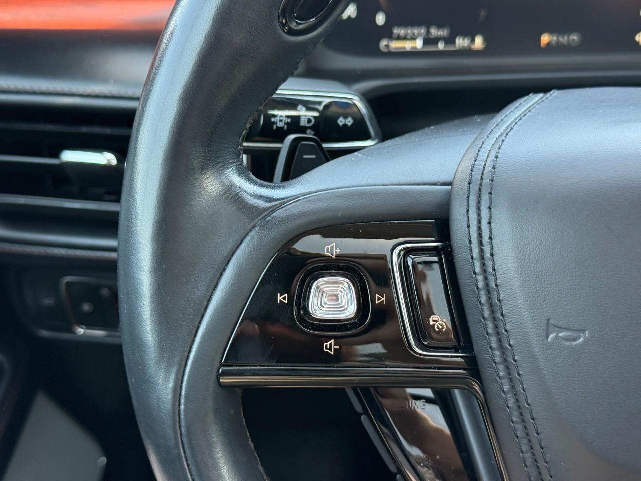 Lincoln Aviator Vehicle Full-screen Gallery Image 20