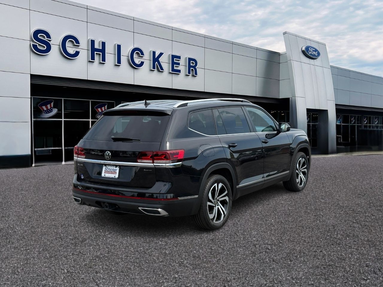 Volkswagen Atlas Vehicle Full-screen Gallery Image 02