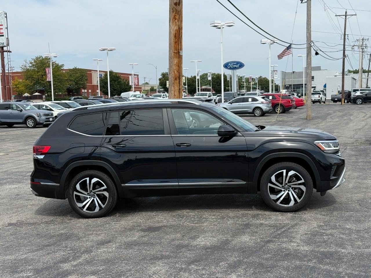 Volkswagen Atlas Vehicle Full-screen Gallery Image 05