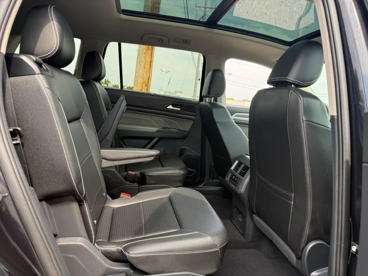 Volkswagen Atlas Vehicle Full-screen Gallery Image 10