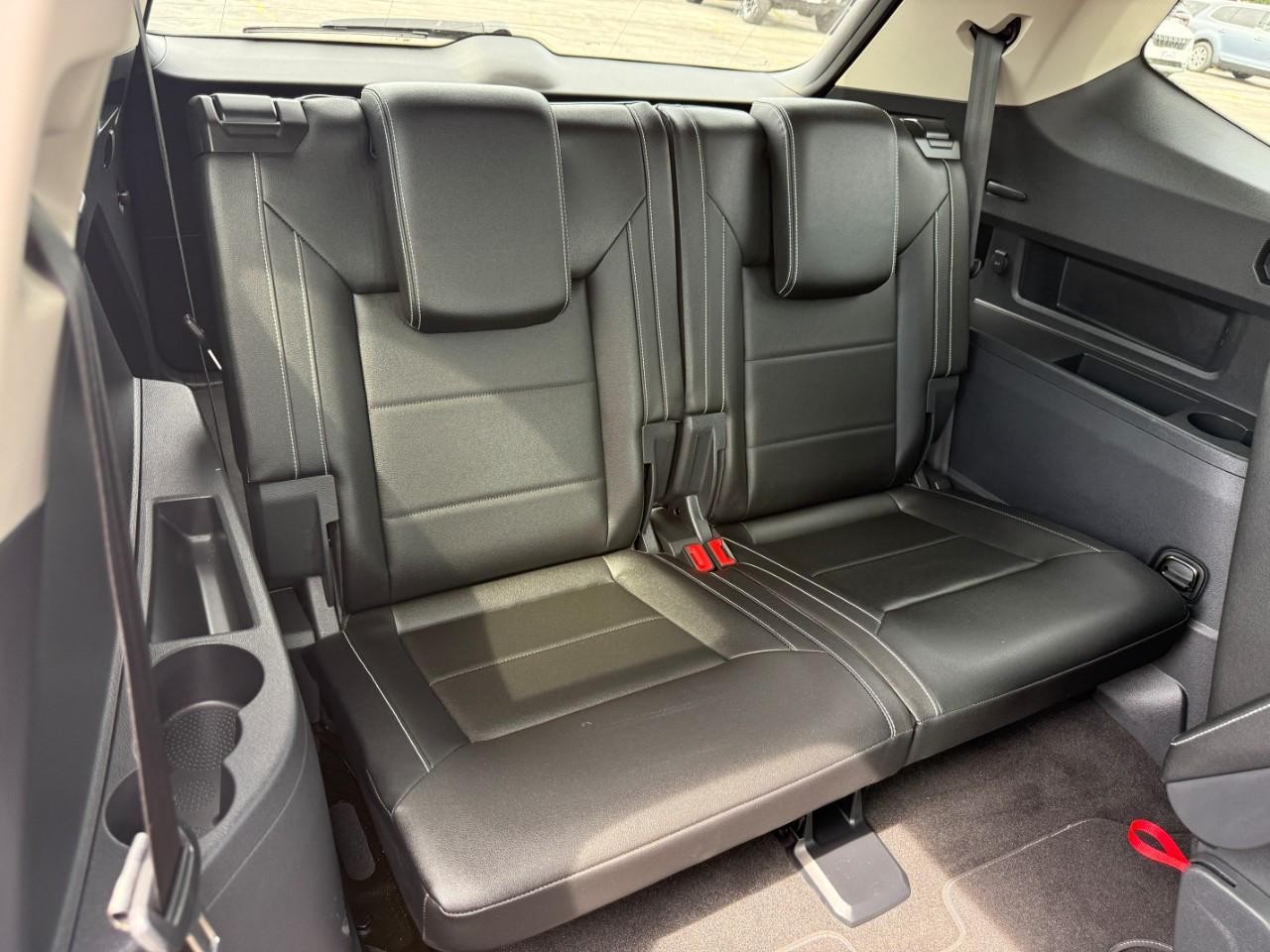 Volkswagen Atlas Vehicle Full-screen Gallery Image 11