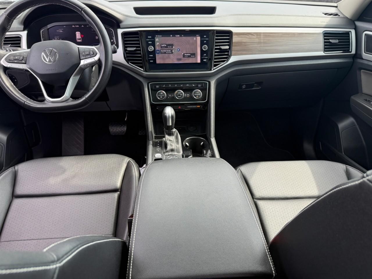 Volkswagen Atlas Vehicle Full-screen Gallery Image 12