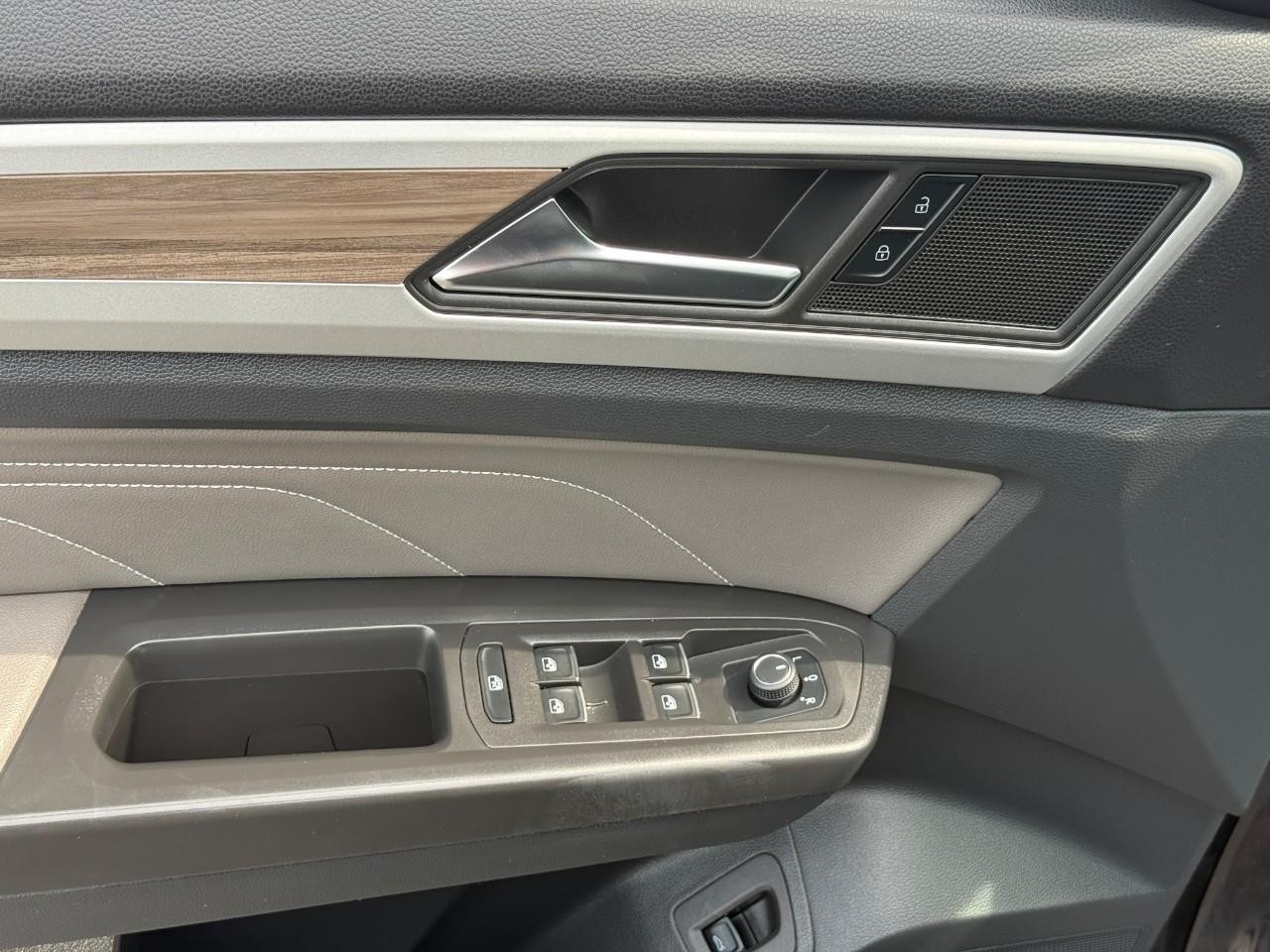 Volkswagen Atlas Vehicle Full-screen Gallery Image 16