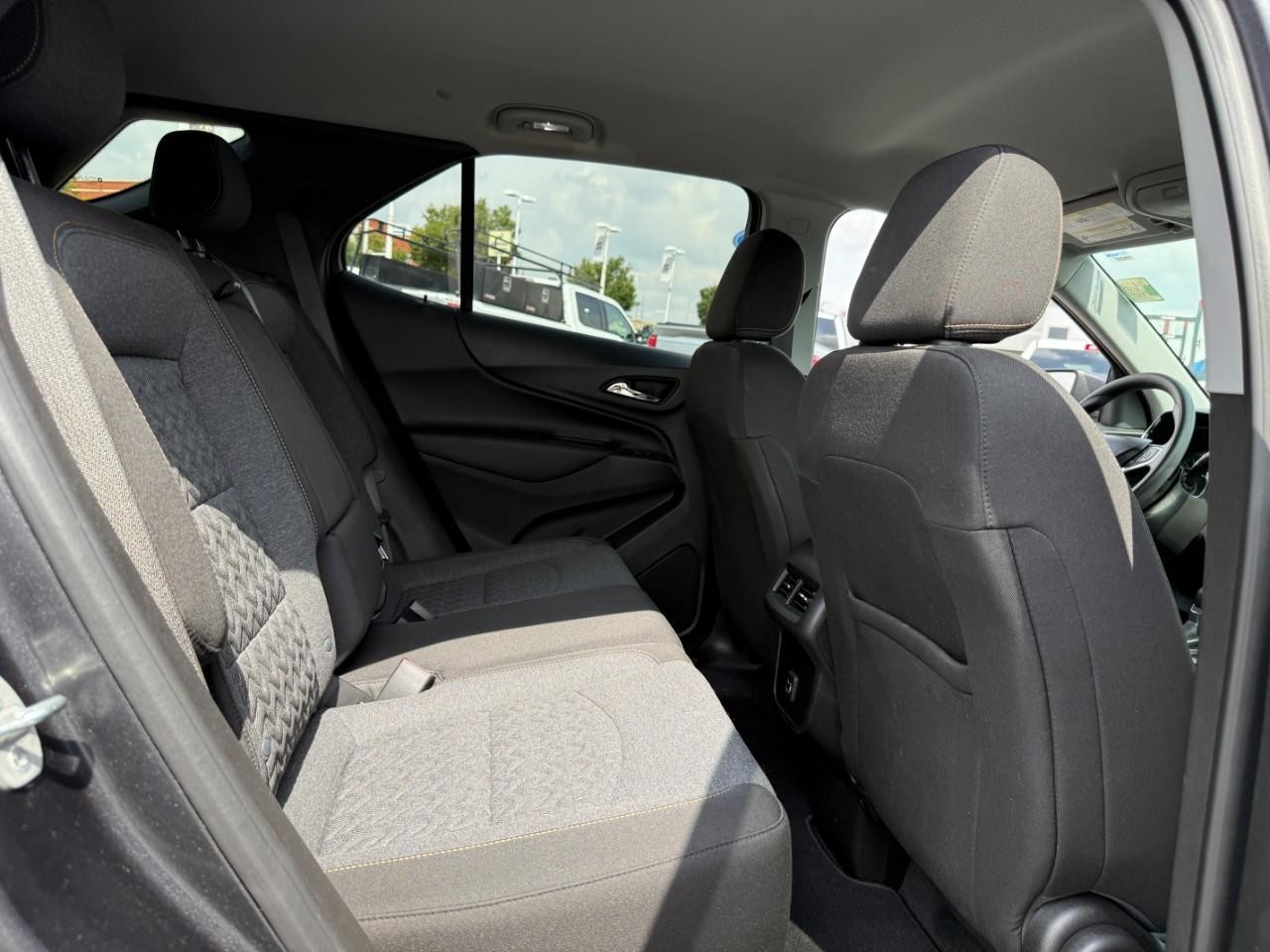 Chevrolet Equinox Vehicle Full-screen Gallery Image 11