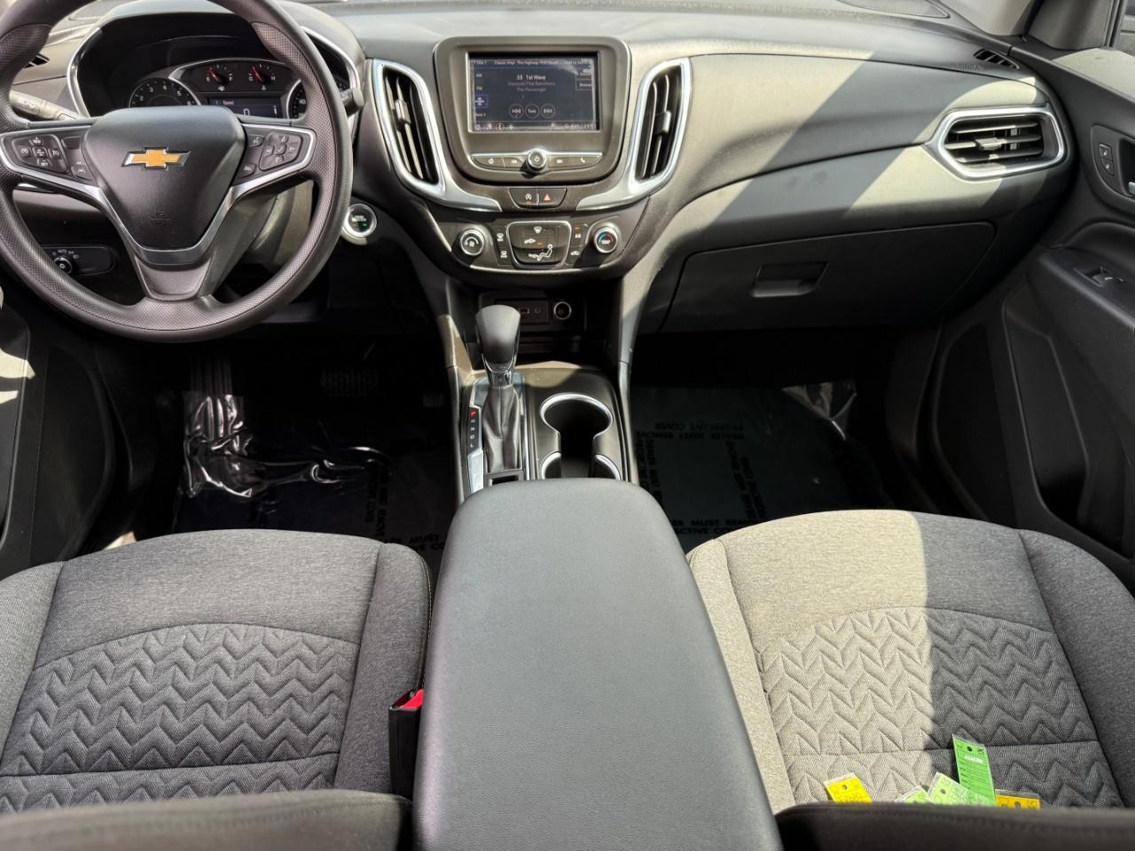 Chevrolet Equinox Vehicle Full-screen Gallery Image 12