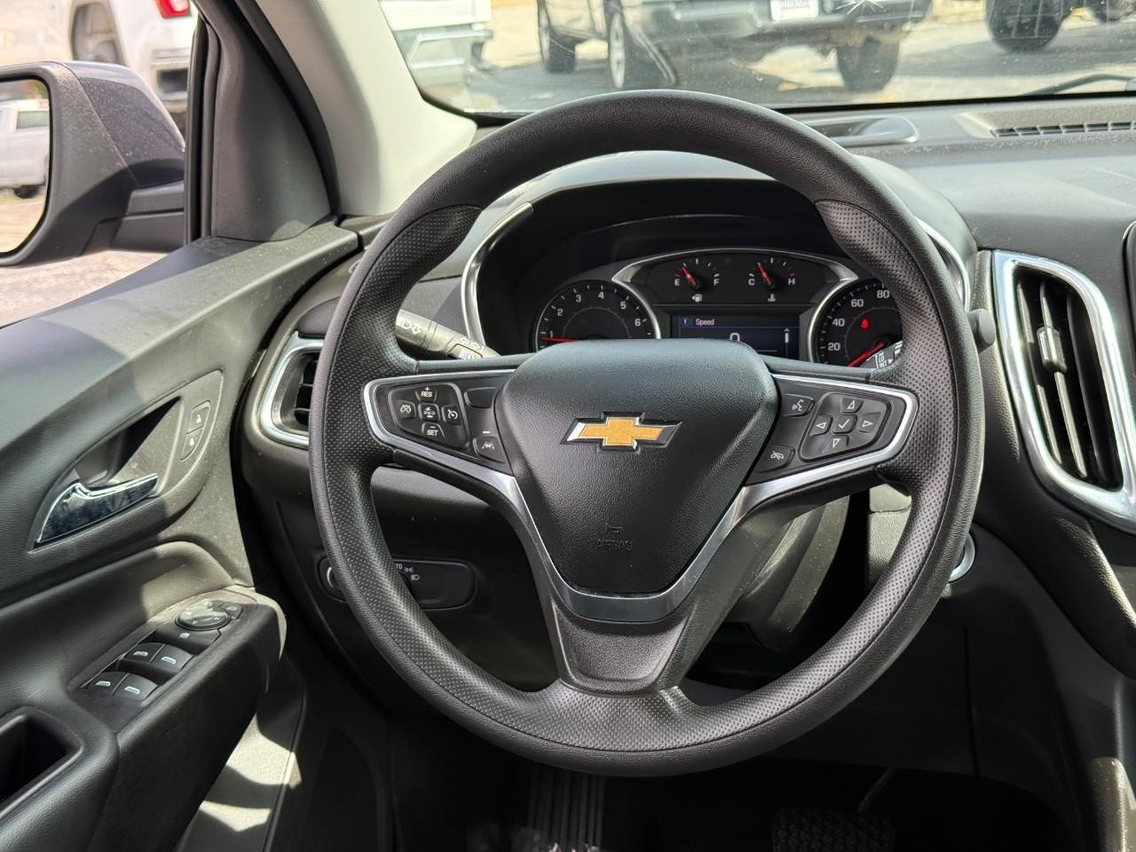 Chevrolet Equinox Vehicle Full-screen Gallery Image 13