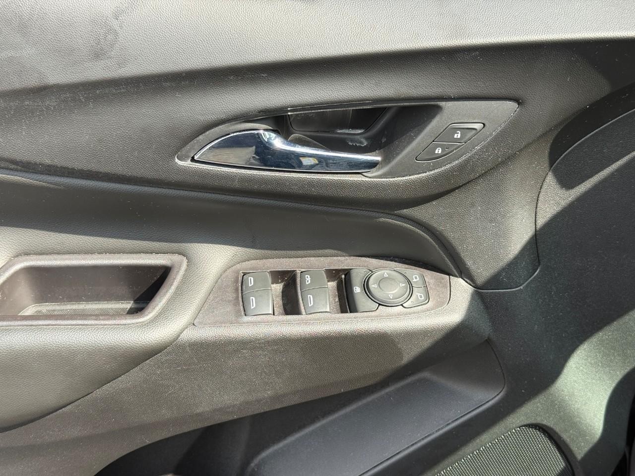 Chevrolet Equinox Vehicle Full-screen Gallery Image 17