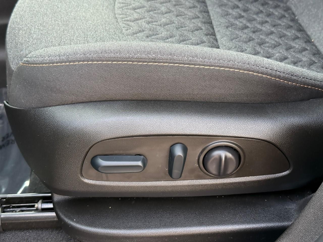 Chevrolet Equinox Vehicle Full-screen Gallery Image 19