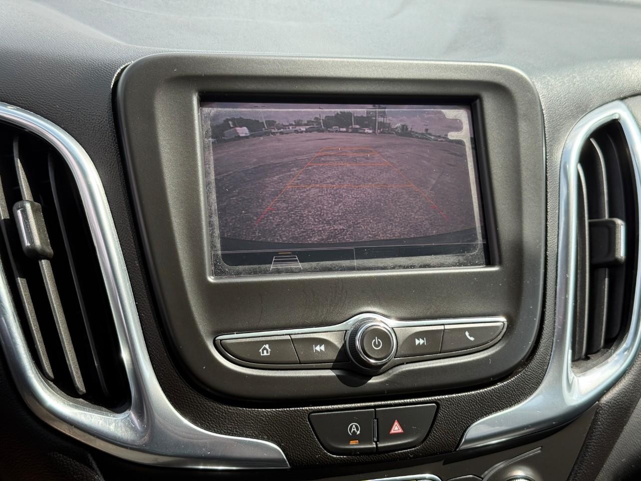 Chevrolet Equinox Vehicle Full-screen Gallery Image 24