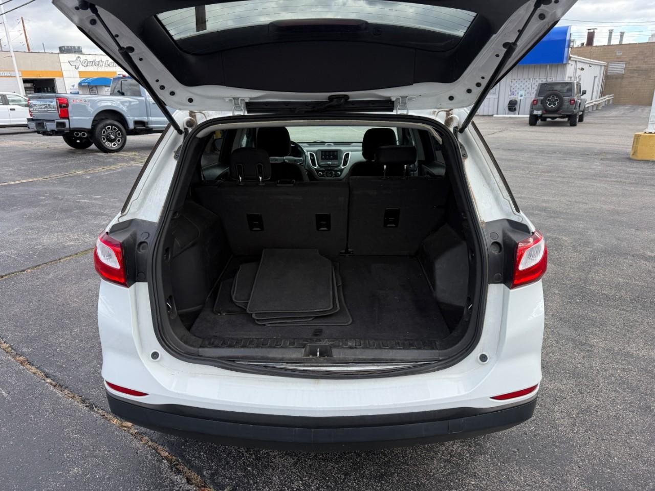 Chevrolet Equinox Vehicle Full-screen Gallery Image 08