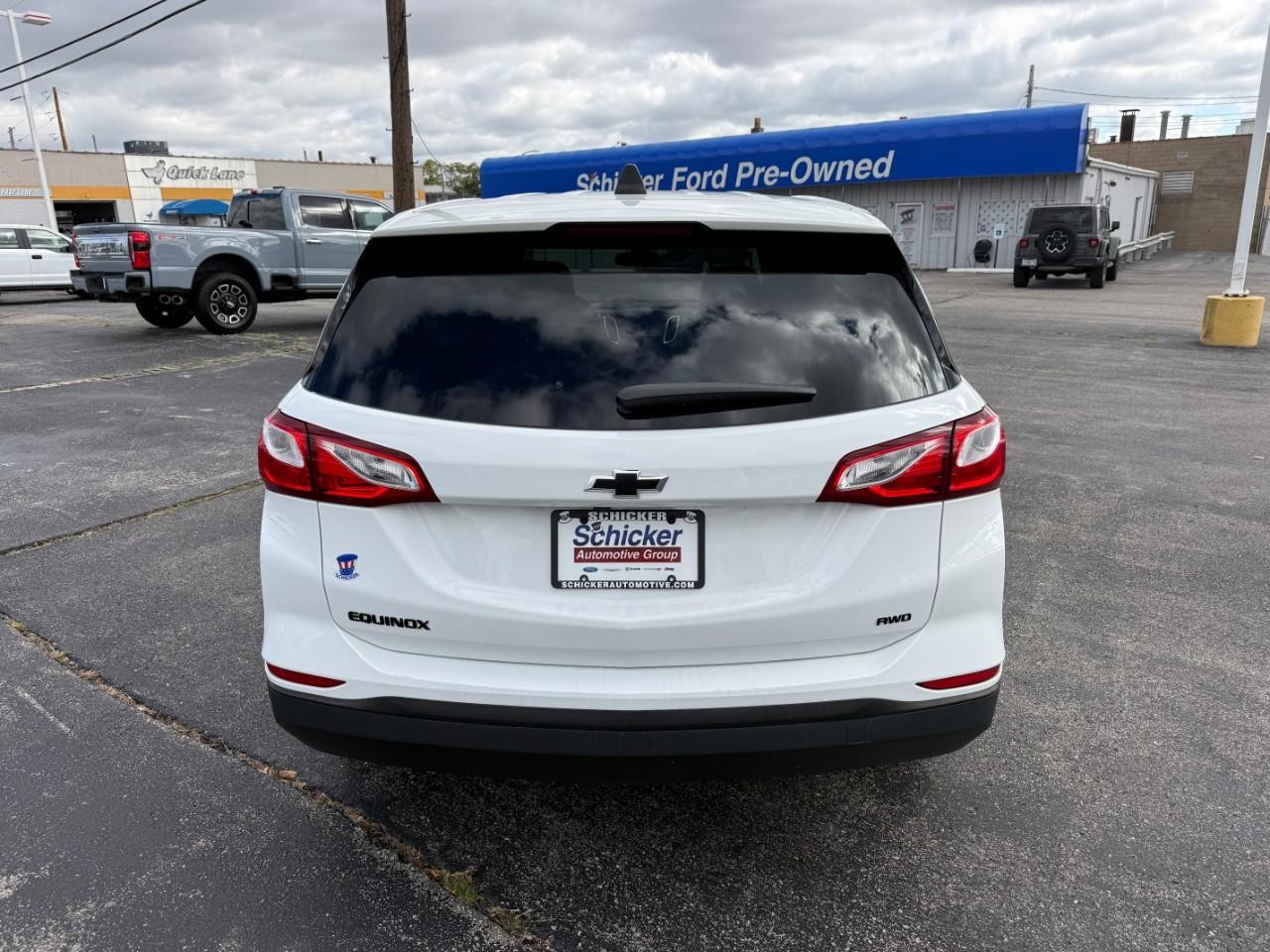 Chevrolet Equinox Vehicle Full-screen Gallery Image 09