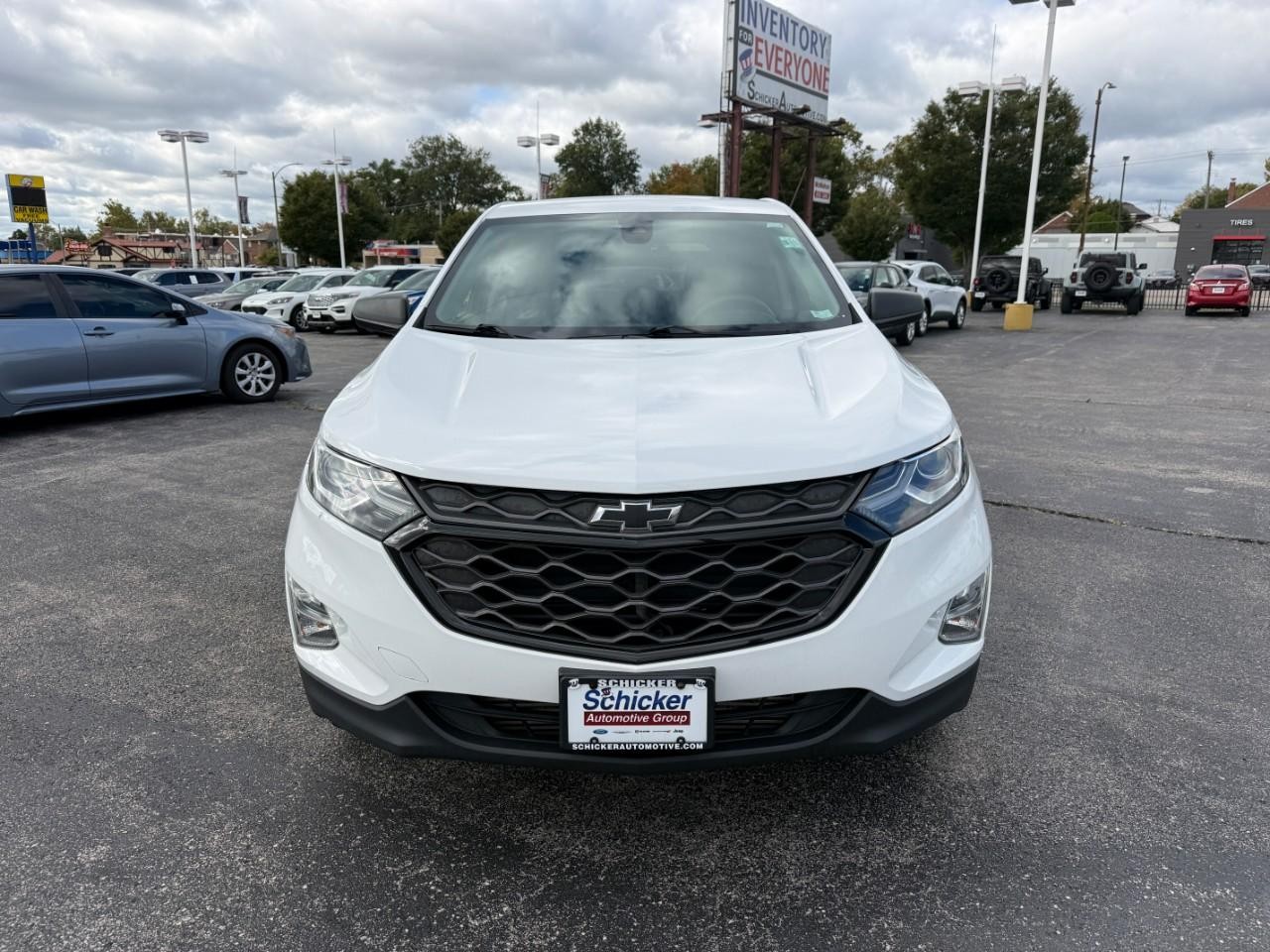 Chevrolet Equinox Vehicle Full-screen Gallery Image 10