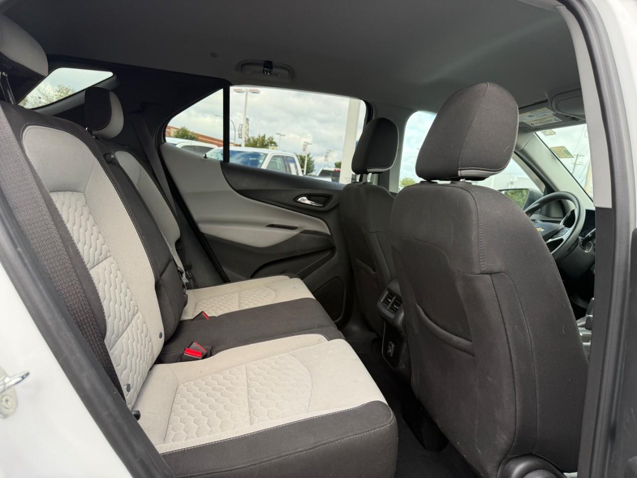 Chevrolet Equinox Vehicle Full-screen Gallery Image 11