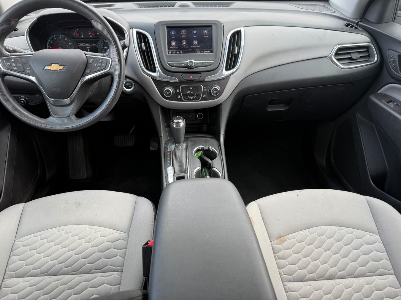 Chevrolet Equinox Vehicle Full-screen Gallery Image 12