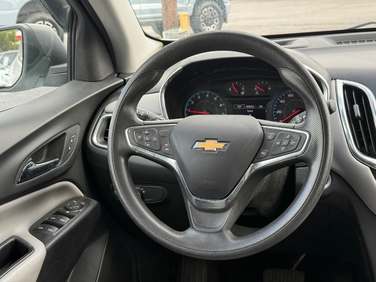 Chevrolet Equinox Vehicle Full-screen Gallery Image 13