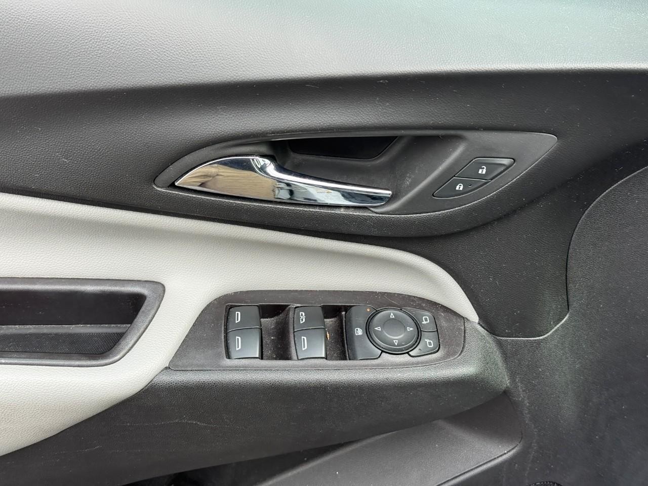 Chevrolet Equinox Vehicle Full-screen Gallery Image 16