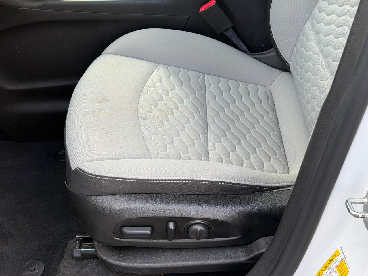 Chevrolet Equinox Vehicle Full-screen Gallery Image 17