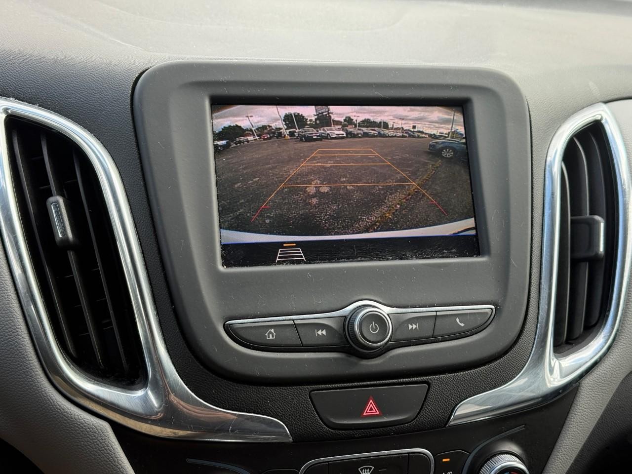 Chevrolet Equinox Vehicle Full-screen Gallery Image 22