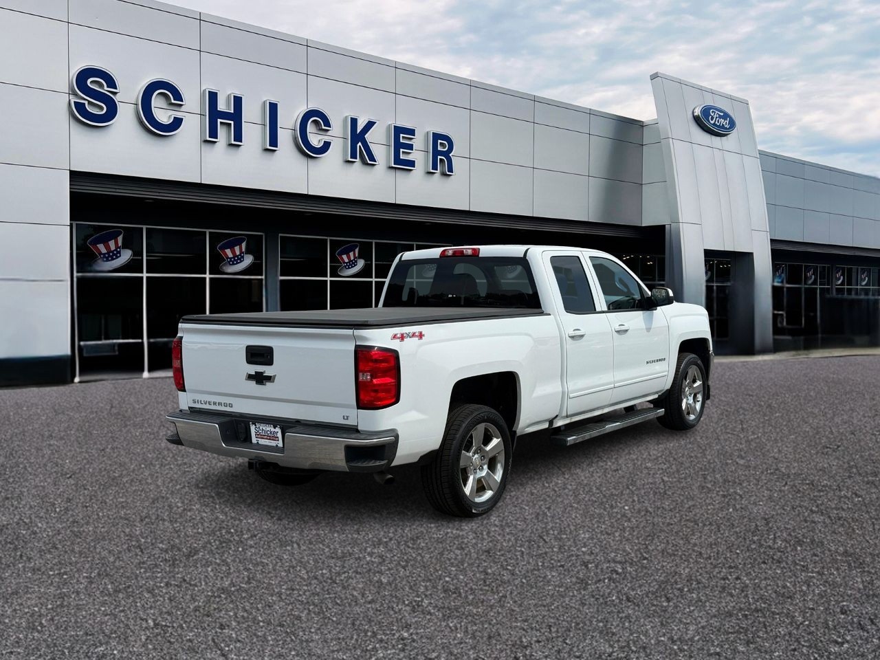 Chevrolet Silverado 1500 Vehicle Full-screen Gallery Image 02